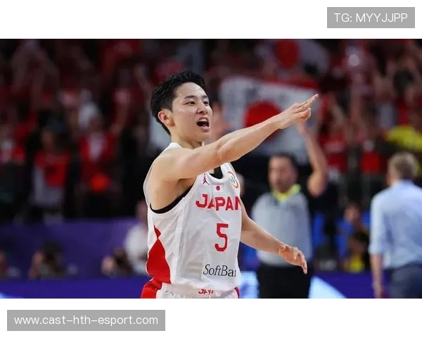 河村勇辉公牛首秀跳球获胜引爆全场，底角三分命中达成NBA首分